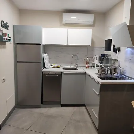 Center Flat Near The Natural Elements *